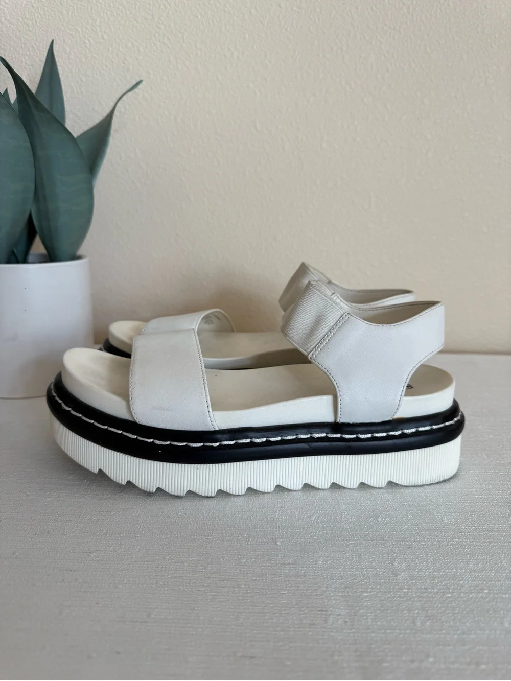 Steve Madden Wendell White Leather Platform Slip On Sandals